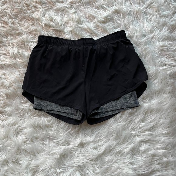 H&M Sports Short - Picture 1 of 2